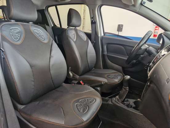 RENAULT-SANDERO-2019