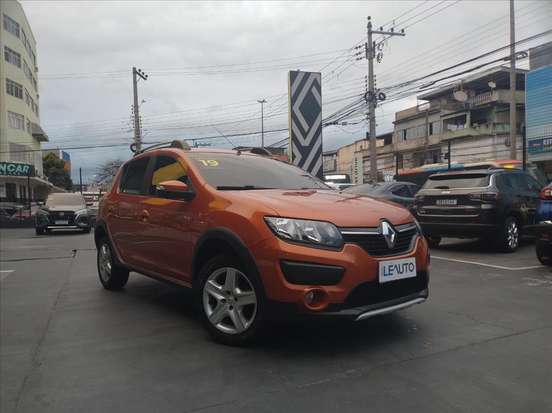 RENAULT-SANDERO-2018