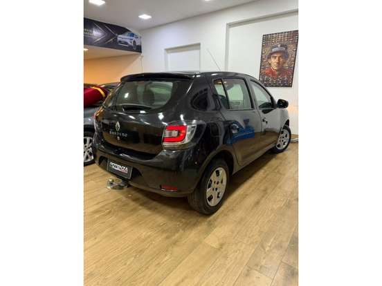 RENAULT-SANDERO-2014