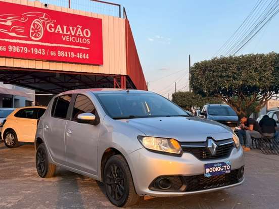 RENAULT-SANDERO-2015