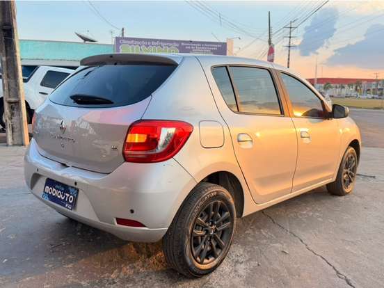 RENAULT-SANDERO-2015