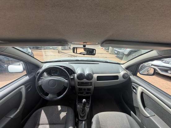 RENAULT-SANDERO-2010