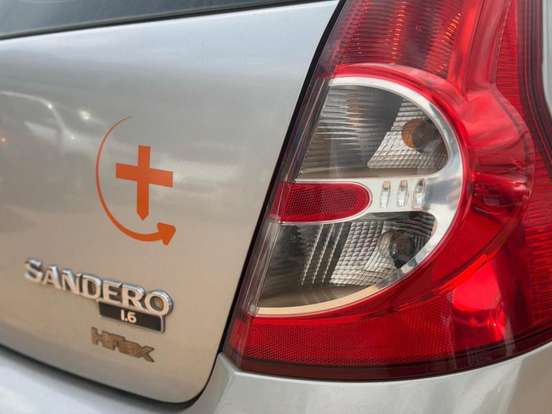 RENAULT-SANDERO-2010