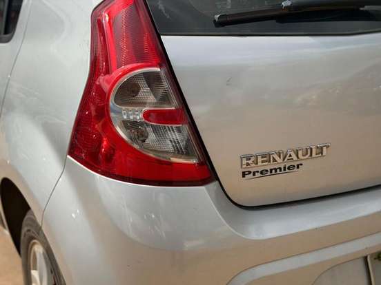 RENAULT-SANDERO-2010