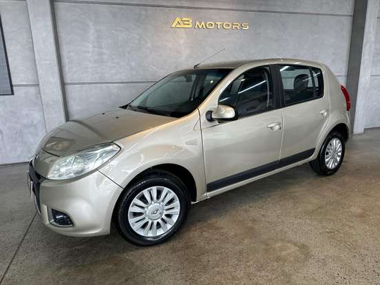 RENAULT-SANDERO-2012