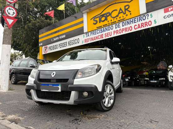 RENAULT-SANDERO-2013
