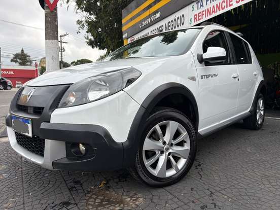 RENAULT-SANDERO-2013