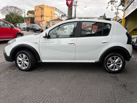 RENAULT-SANDERO-1.6 STEPWAY 16V FLEX 4P AUTOMÁTICO RENAULT-SANDERO-2013