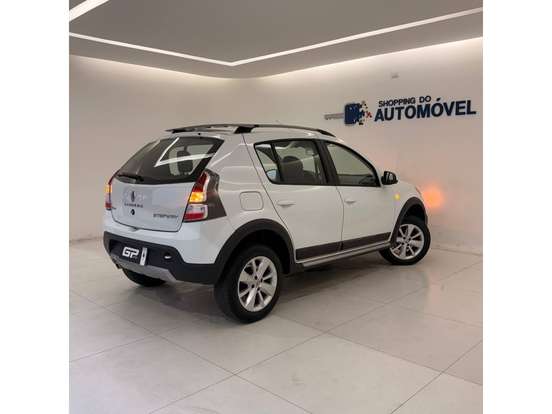 RENAULT-SANDERO-2013