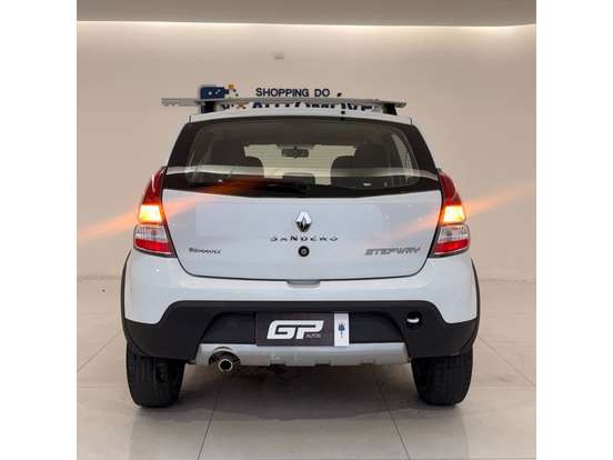 RENAULT-SANDERO-2013