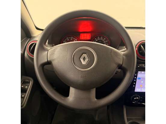 RENAULT-SANDERO-2013