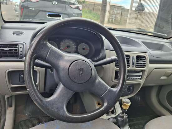 RENAULT-CLIO-2005