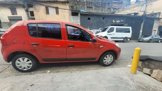 RENAULT-SANDERO-2009