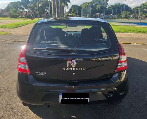 RENAULT-SANDERO-2011