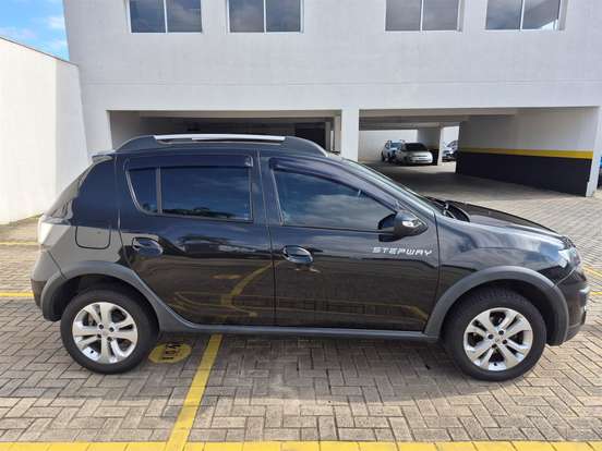 RENAULT-SANDERO-2018
