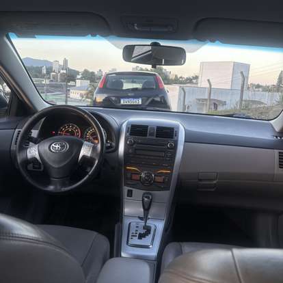 TOYOTA-COROLLA-2011
