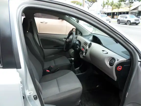 TOYOTA-ETIOS-1.5 XLS 16V FLEX 4P MANUAL TOYOTA-ETIOS-2013