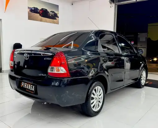 TOYOTA-ETIOS-1.5 XLS SEDAN 16V FLEX 4P MANUAL TOYOTA-ETIOS-2013
