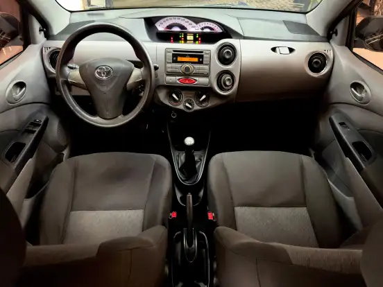 TOYOTA-ETIOS-1.5 XLS SEDAN 16V FLEX 4P MANUAL TOYOTA-ETIOS-2013