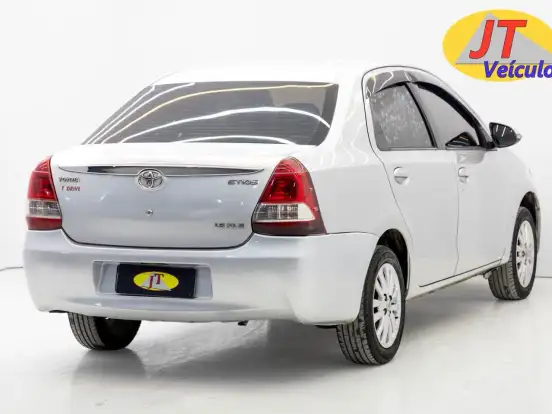 TOYOTA-ETIOS-1.5 XLS SEDAN 16V FLEX 4P MANUAL TOYOTA-ETIOS-2014