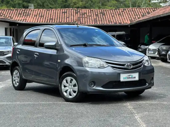 TOYOTA-ETIOS-2016