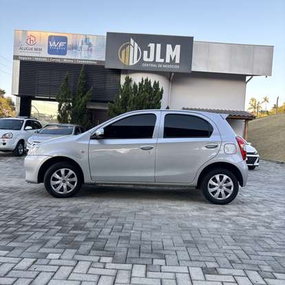 TOYOTA-ETIOS-2016