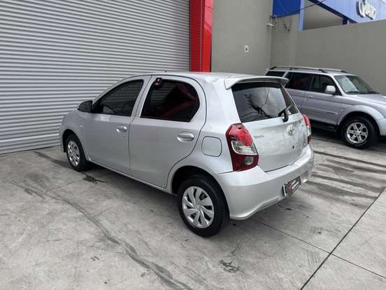 TOYOTA-ETIOS-2019