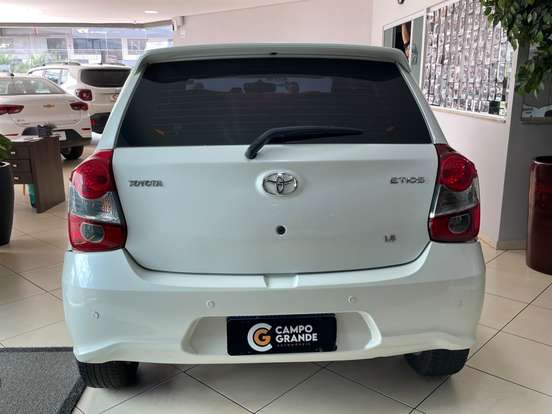 TOYOTA-ETIOS-2018