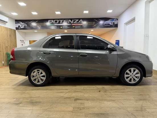 TOYOTA-ETIOS-2019