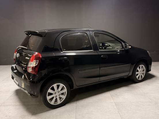 TOYOTA-ETIOS-2019
