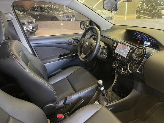 TOYOTA-ETIOS CROSS-2015