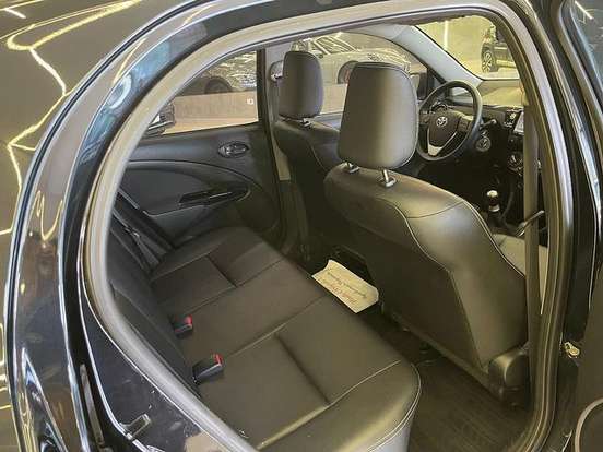 TOYOTA-ETIOS CROSS-2015
