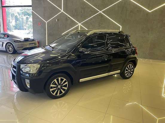 TOYOTA-ETIOS CROSS-2015
