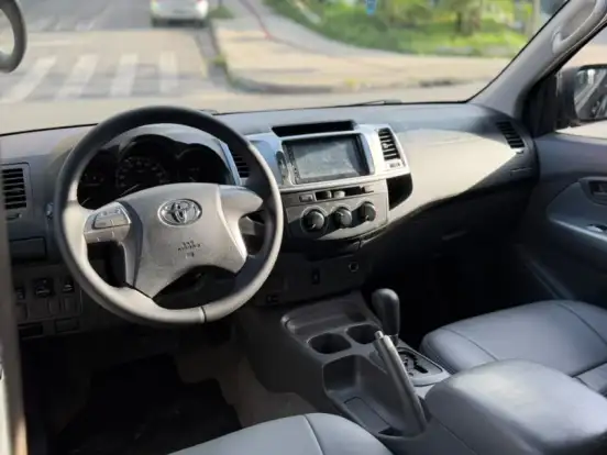 TOYOTA-HILUX-2.7 SR 4X2 CD 16V FLEX 4P AUTOMÁTICO TOYOTA-HILUX-2013