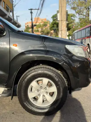 TOYOTA-HILUX-2.7 SR 4X2 CD 16V FLEX 4P AUTOMÁTICO TOYOTA-HILUX-2013