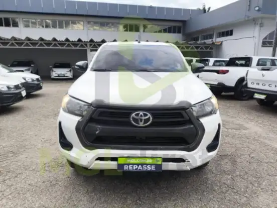 TOYOTA-HILUX-2021