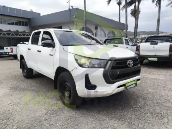TOYOTA-HILUX-2021