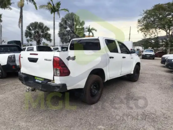TOYOTA-HILUX-2021