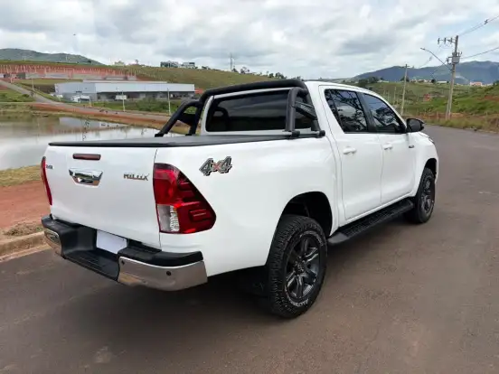TOYOTA-HILUX-2024