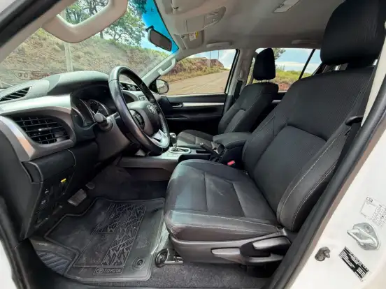 TOYOTA-HILUX-2024