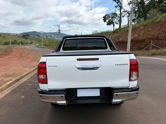 TOYOTA-HILUX-2.8 D-4D TURBO DIESEL CD SR 4X4 AUTOMÁTICO TOYOTA-HILUX-2024