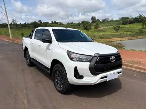 TOYOTA-HILUX-2.8 D-4D TURBO DIESEL CD SR 4X4 AUTOMÁTICO TOYOTA-HILUX-2024