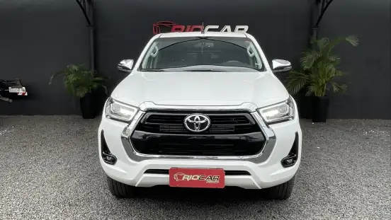 TOYOTA-HILUX-2025