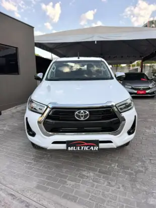TOYOTA-HILUX-2023