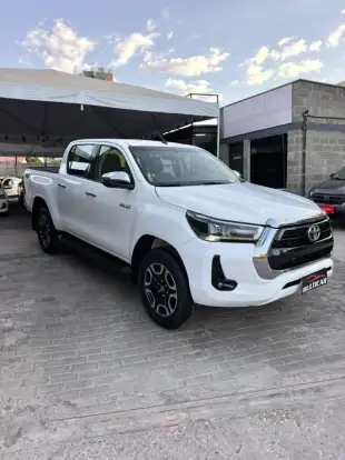TOYOTA-HILUX-2.8 D-4D TURBO DIESEL CD SRV 4X4 AUTOMÁTICO TOYOTA-HILUX-2023