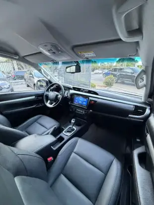 TOYOTA-HILUX-2023
