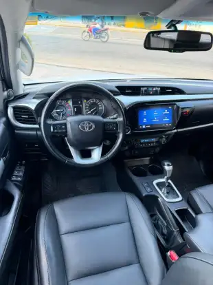 TOYOTA-HILUX-2023