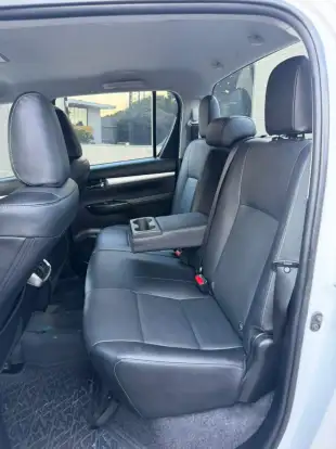 TOYOTA-HILUX-2023