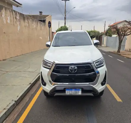 TOYOTA-HILUX-2022