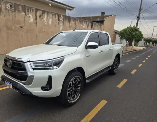 TOYOTA-HILUX-2022